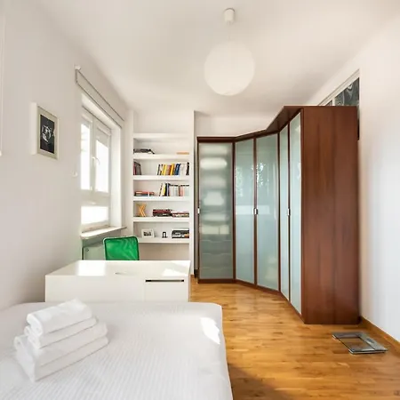 Plac Wilsona 2-Bedroom Apartment By Bookinghost-3