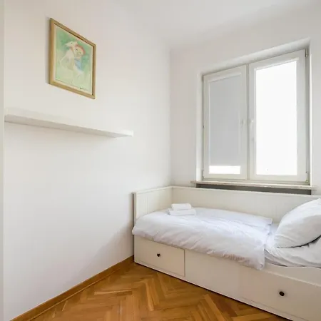 Plac Wilsona 2-Bedroom Apartment By Bookinghost-3