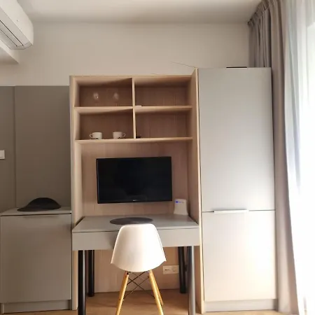 Aparthotel In Warsaw Very Close To The City Center, Free Underground Parking, Wifi, Air Conditioning, Balcony-2