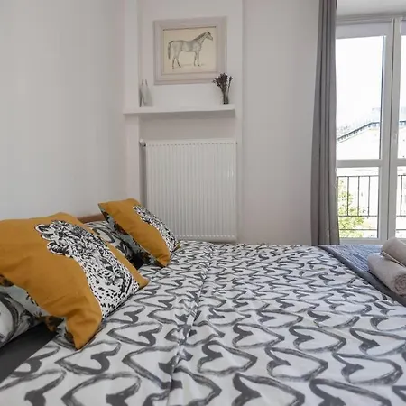 Spacious Apt In Heart Of Warsaw-2
