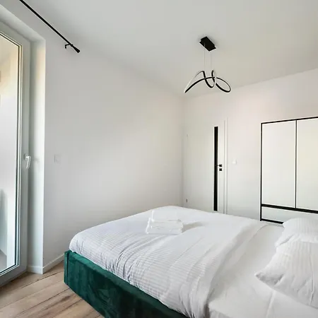 Nova Sfera Green Apartment By Bookinghost-3