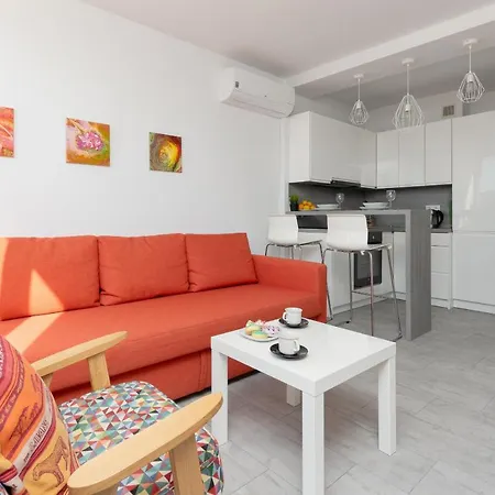 Chlodna Apartments With A City View Wola By Noclegi Renters-2