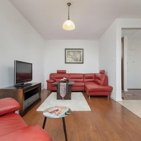 Cozy Apartment Near Airport By Noclegi Renters-2