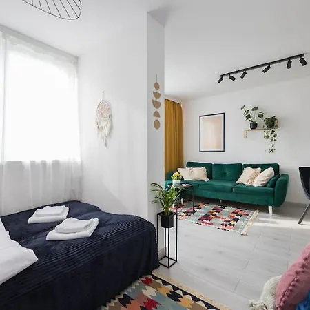 Specious City Center Studio With Park View-2