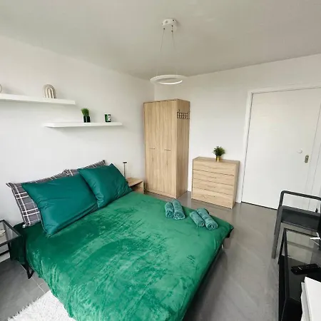 Warsaw City Center Rooms-3