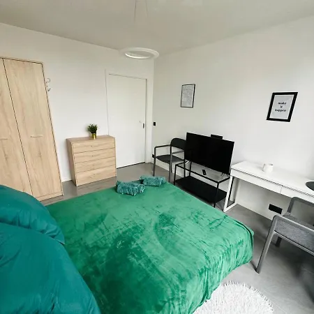 Warsaw City Center Rooms-3