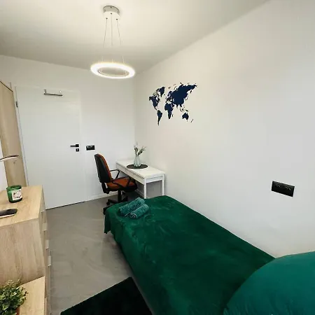 Warsaw City Center Rooms-2