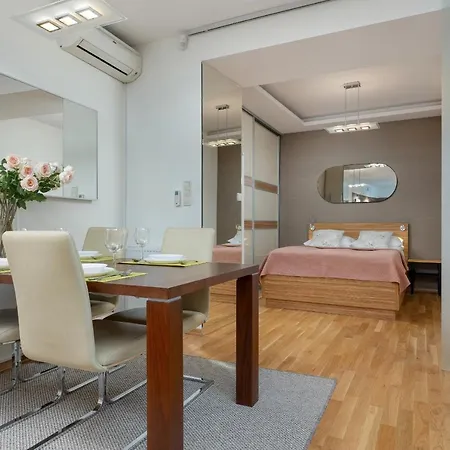 Cosy Apartment With Parking In The City Centre Warszawa By Noclegi Renters-2