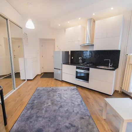Poznanska Apartment. Great Location. City Center-3