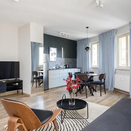 Metro Wilanowska Apartment With Spa By Bookinghost-3