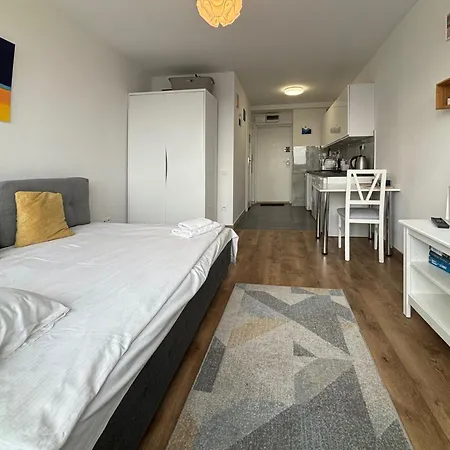 Sweet Life Apartment Next To Metro Station-3
