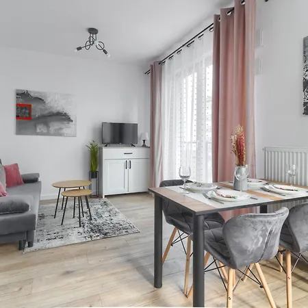 M&R Apartament Airport&Business Wynalazek - Fast Wi-Fi - Underground Garage - Self Check-In - Netflix - 6 Min From Chopin Airport-3