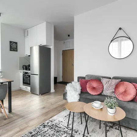 M&R Apartament Airport&Business Wynalazek - Fast Wi-Fi - Underground Garage - Self Check-In - Netflix - 6 Min From Chopin Airport-3