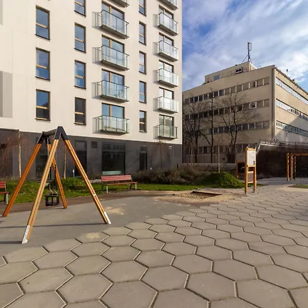M&R Apartament Airport&Business Wynalazek - Fast Wi-Fi - Underground Garage - Self Check-In - Netflix - 6 Min From Chopin Airport-2