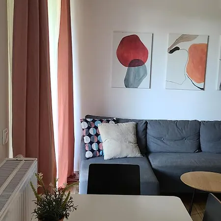 Lovely One-Bedroom Condo With Patio Free Parking-3