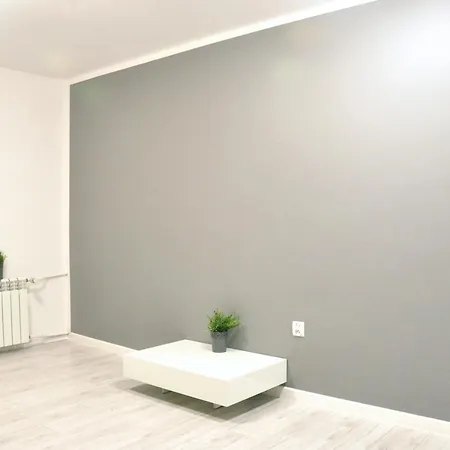 Nice And Comfy Studio Close To Old Town And Metro.-2