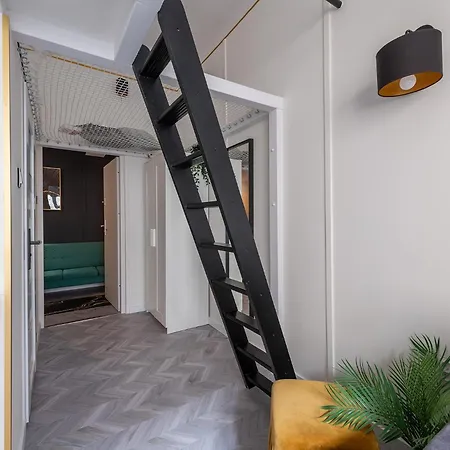 Historic Ghetto Wall Residence - Luxury Apartments By Central Station-2