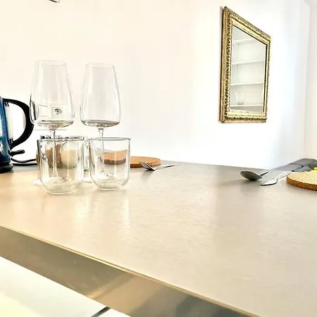 Studio Muranów by Esteum Host-3