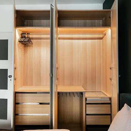Praga Chic Apartment By Bookinghost-3