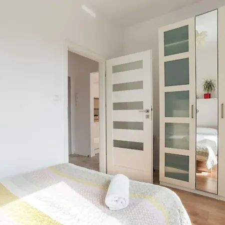 Cozy flat near Metro Szwedzka-2