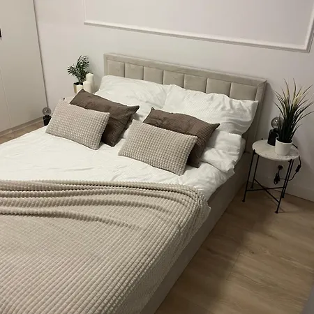 Airport Apartment-3