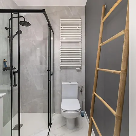 Burakowska 16B - Apartment With Balcony By Noclegi Renters-2