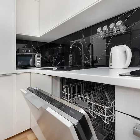 Metro Płocka Exquisite Apartment by Renters-2
