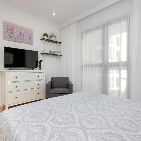 Metro Plocka Exquisite Apartments By Noclegi Renters-3