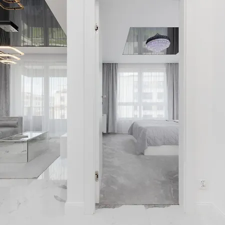 Elegant Apartments With Balcony & Parking Warsaw By Noclegi Renters-2