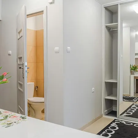 Comfy Flat In The City Center. Great View.-3