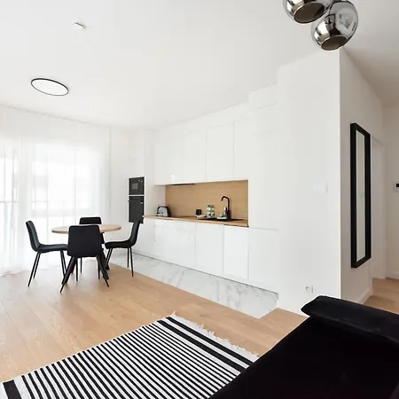 Brzeziny Deluxe Apartment by BookingHost-2