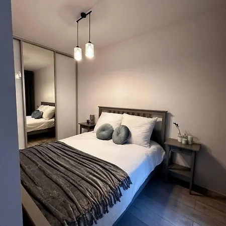 Apartment Wola Z Ogrodkiem-3