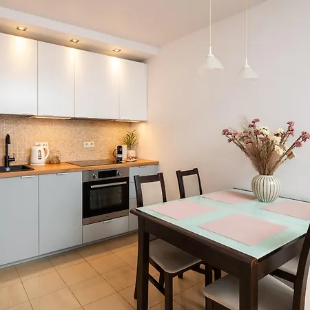 Best Central 2-Br Suite 200 M From Central Station And Varso Tower-2