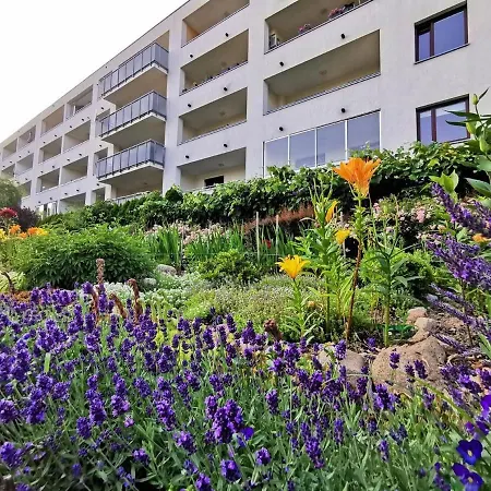 Green District 2Br Airconditioned P By Bookinghost-2
