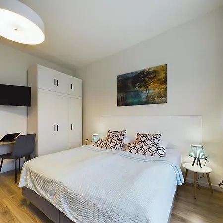 Aleja Jana Pawla II Studio For 4 Guests With Air-Conditioning Warsaw By Noclegi Renters-2