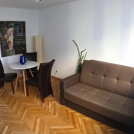 Sliska Central Location, High Standard-3