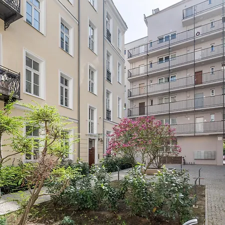 Piękna 2-Bedroom Apartment-3