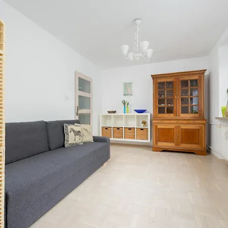Okopowa Rodzinny Apartament z Balkonem Warszawa by Noclegi Renters-3