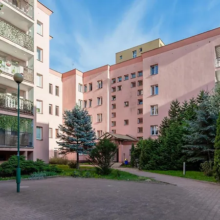Okopowa Rodzinny Apartament z Balkonem Warszawa by Noclegi Renters-2