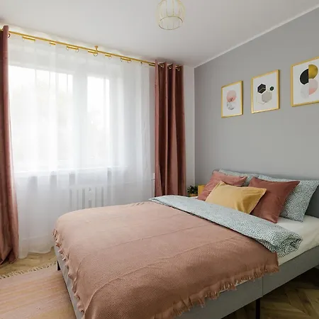 Reymonta Apartment Near Metro Station By Mia-3