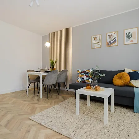 Reymonta Apartment Near Metro Station By Mia-2