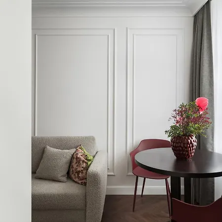 City Centre Deluxe Apartment By Bookinghost-3