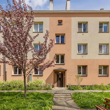 Spacious Apartment For 6 People Near The Old Town By Noclegi Renters-2