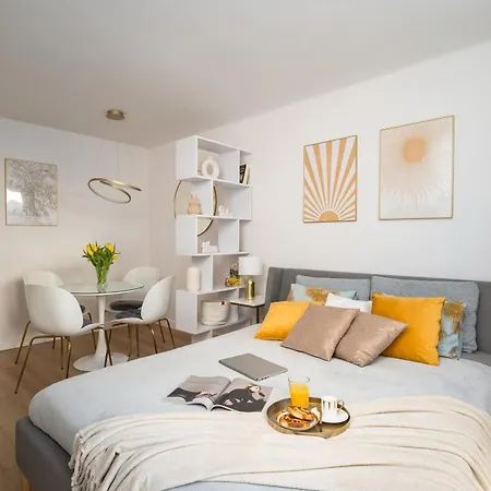 Gold Premium Central Suite 950 M To Central Station Parking-2