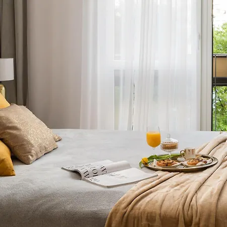 Gold Premium Central Suite 950 M To Central Station Parking-2