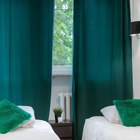 MGR Pokoje w samym Centrum Warszawy by Metro Rondo ONZ - SUPER Bed Year23-3