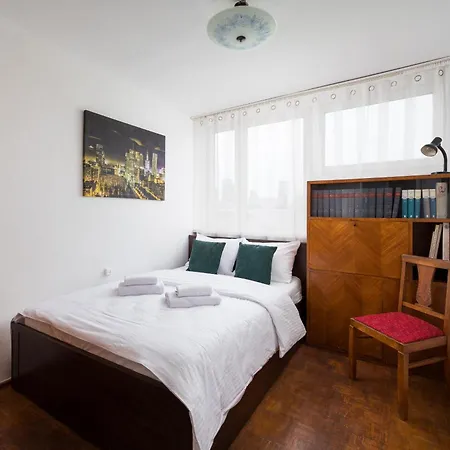 Old Town 3-Bedroom Apartment By Bookinghost-3