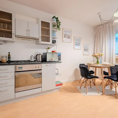 Rezydencja Filmowa- wygodny apartament 10 min od LOTNISKA i CENTRUM-2