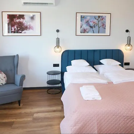 Falcon Apartment 5 Metro Sgh-2