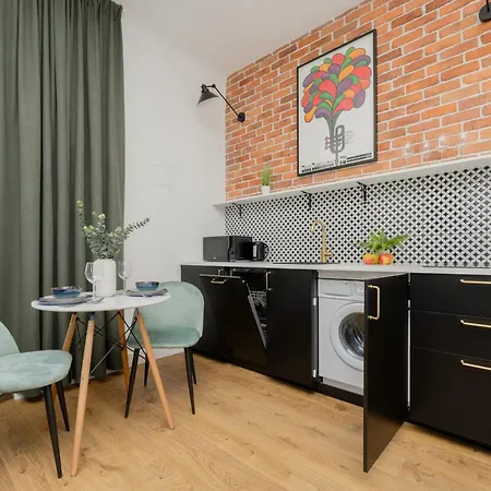 Heart Of The Old Town Royal Apartments By Noclegi Renters-2